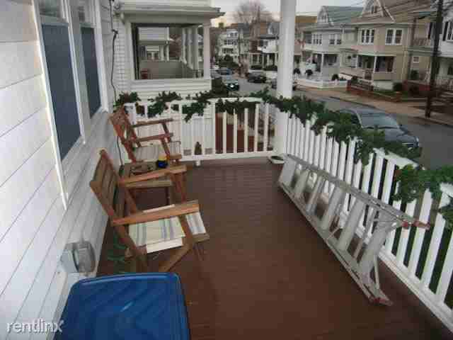 42 Garrison Ave - Photo 3 of 12