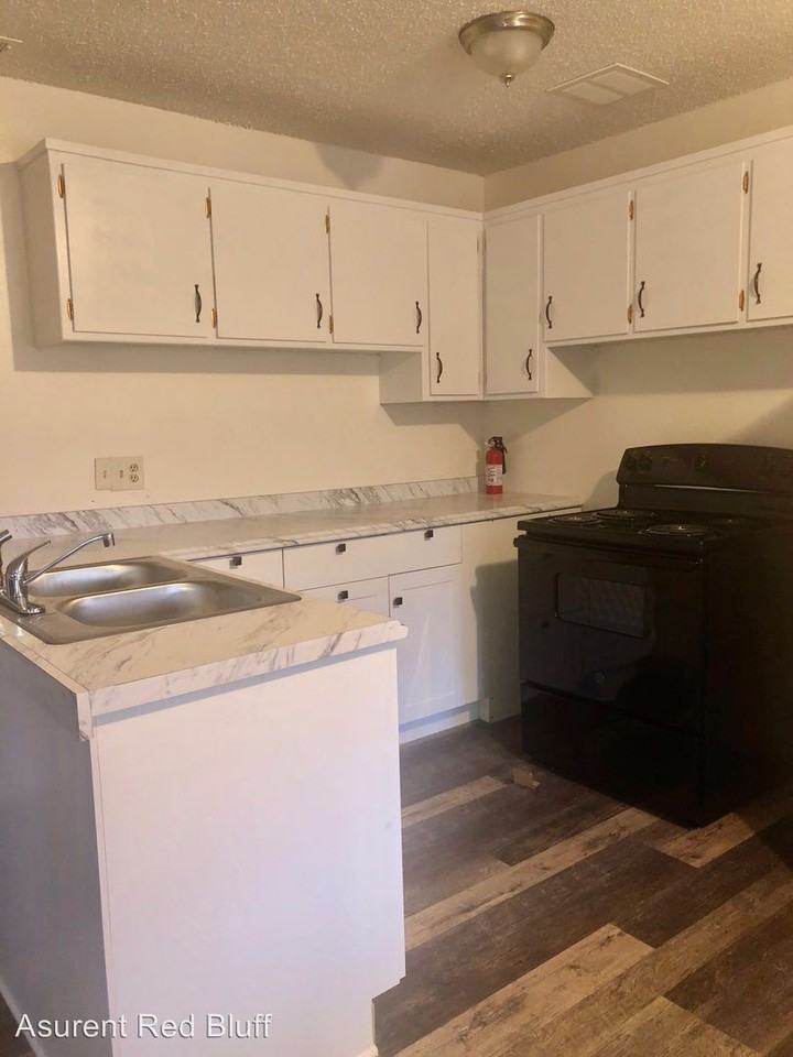 735 South Jackson 01/08/2017 12:00 AM - Photo 2 of 10