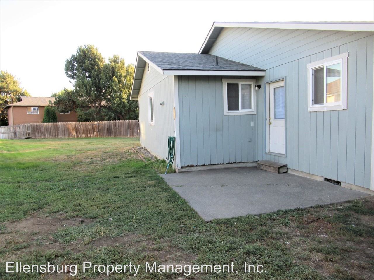 1900 N Yew St. - Photo 2 of 16