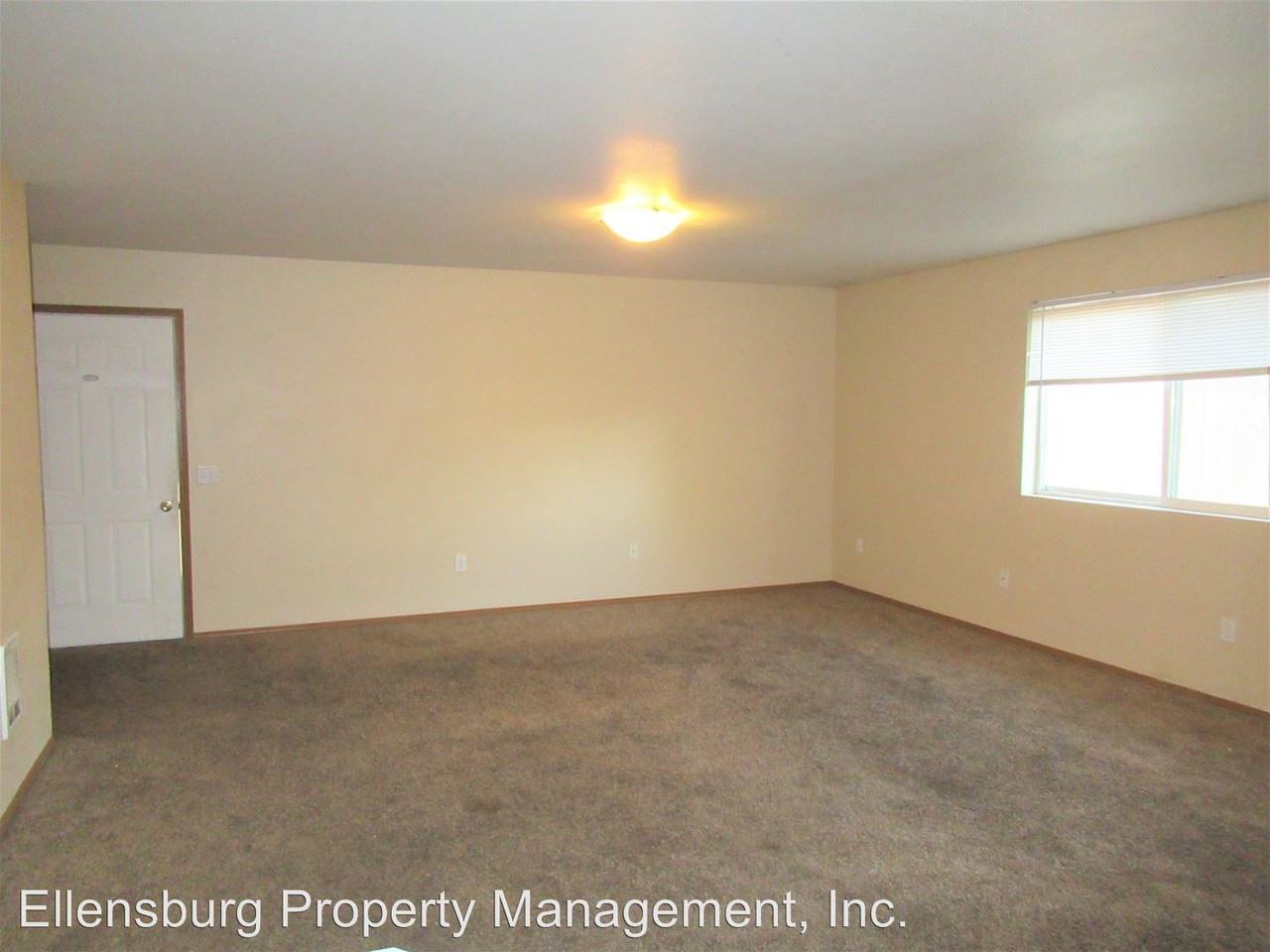 1900 N Yew St. - Photo 3 of 16