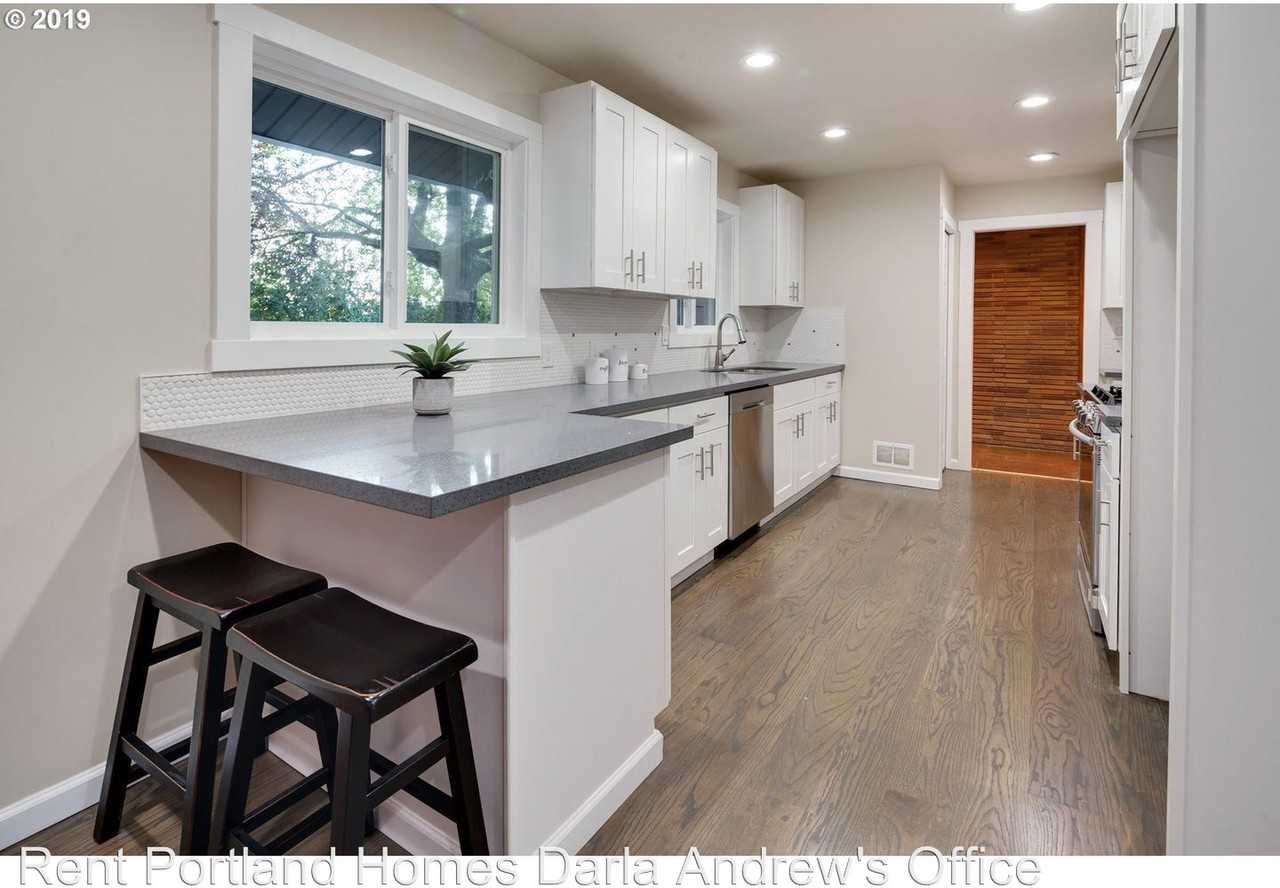 10450 Sw 53rd Avenue - Photo 3 of 31