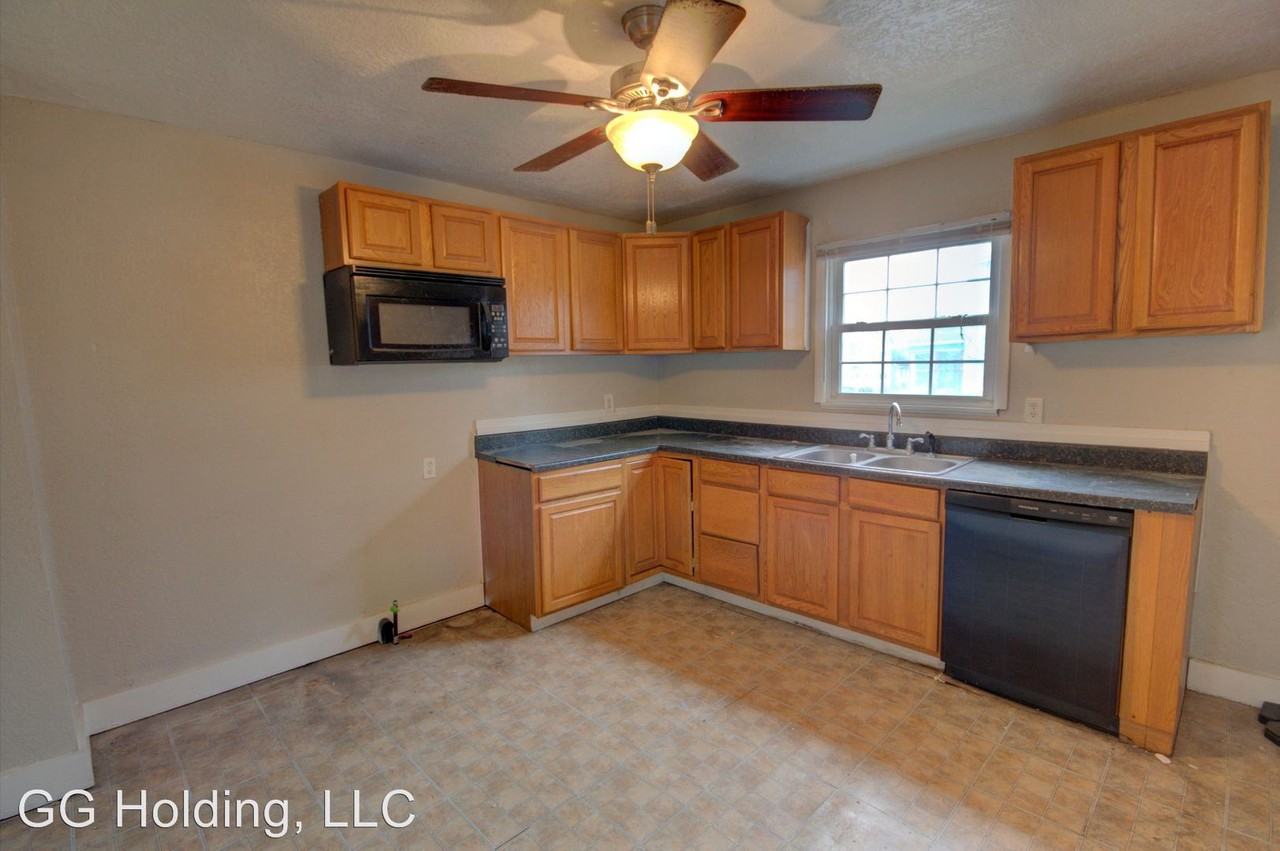 1236 W. 7th St. - Photo 3 of 24