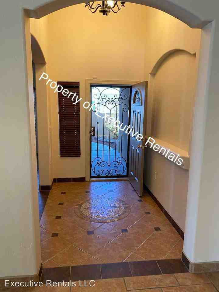 4308 Cale Sonesta - Photo 3 of 32