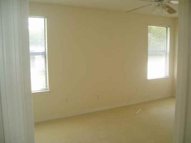 47 Ferry Rd Ne - Photo 3 of 9