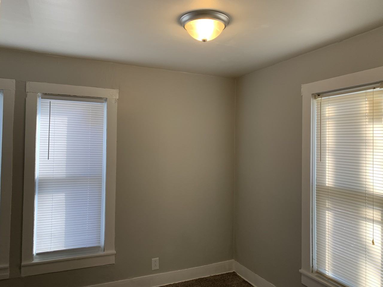 320 W 2nd St - Photo 3 of 8