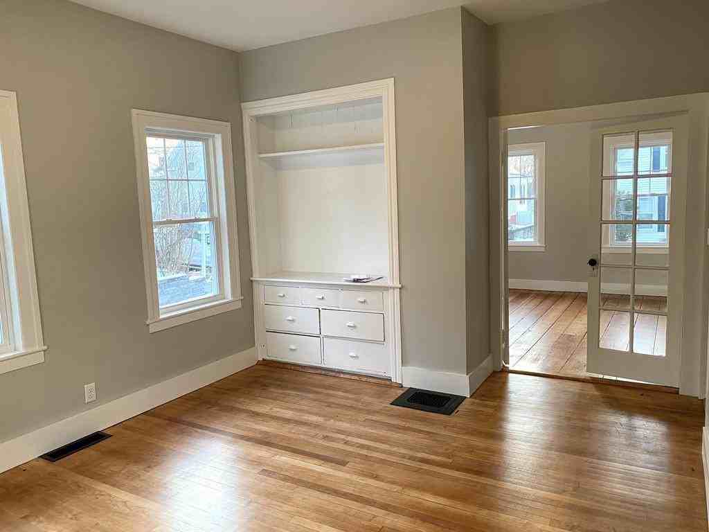 83 Laurel Ave Unit 1 - Photo 2 of 8