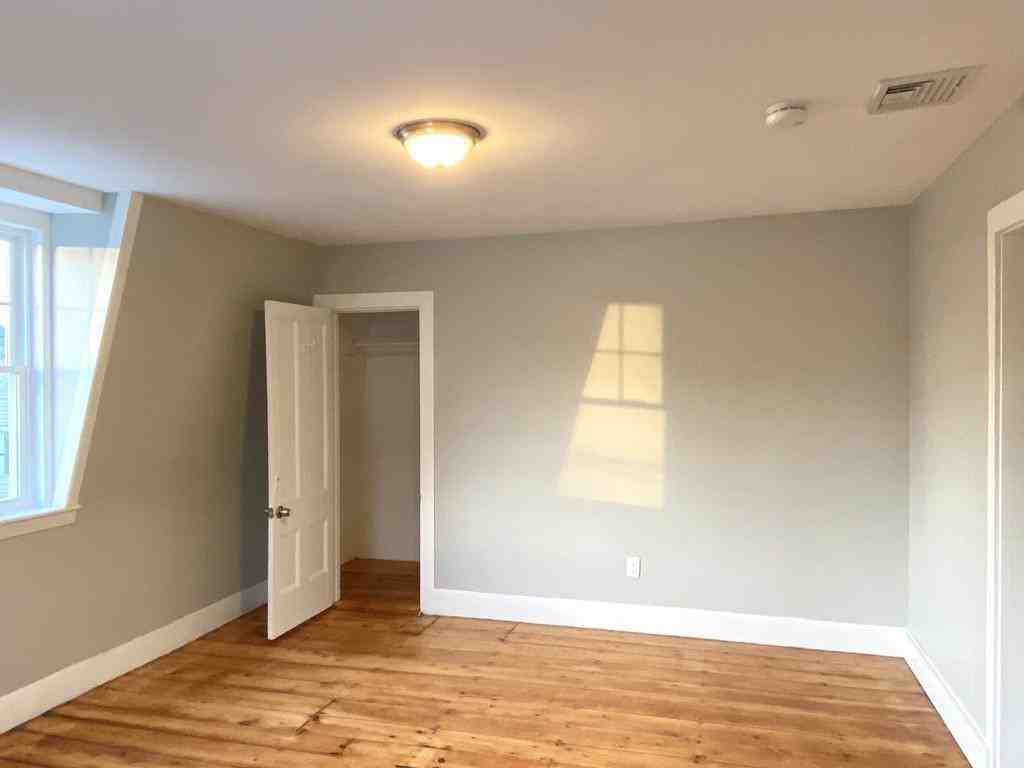 83 Laurel Ave Unit 1 - Photo 3 of 8