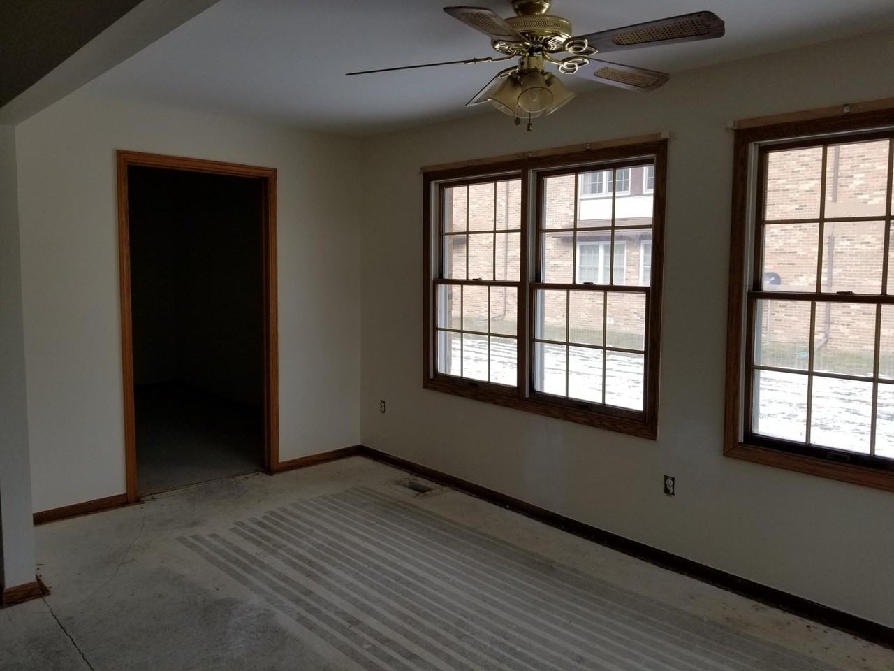 36831 Brewster Ln - Photo 3 of 6