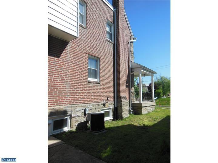 520 Fern St - Photo 3 of 14