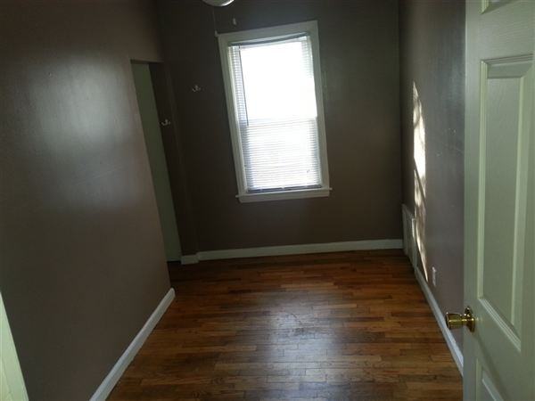 246 S Elm St - Photo 3 of 9