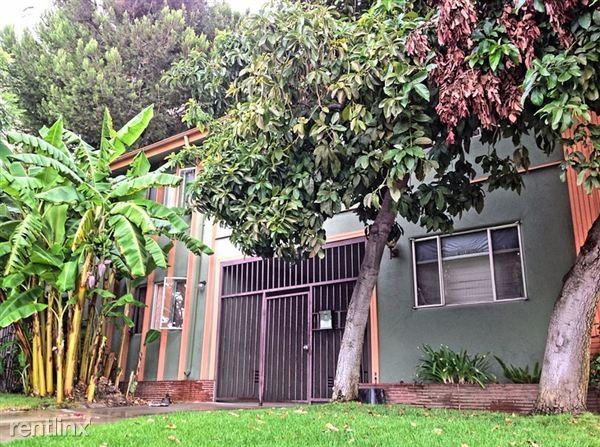 1304 N Hayworth Ave - Photo 2 of 2