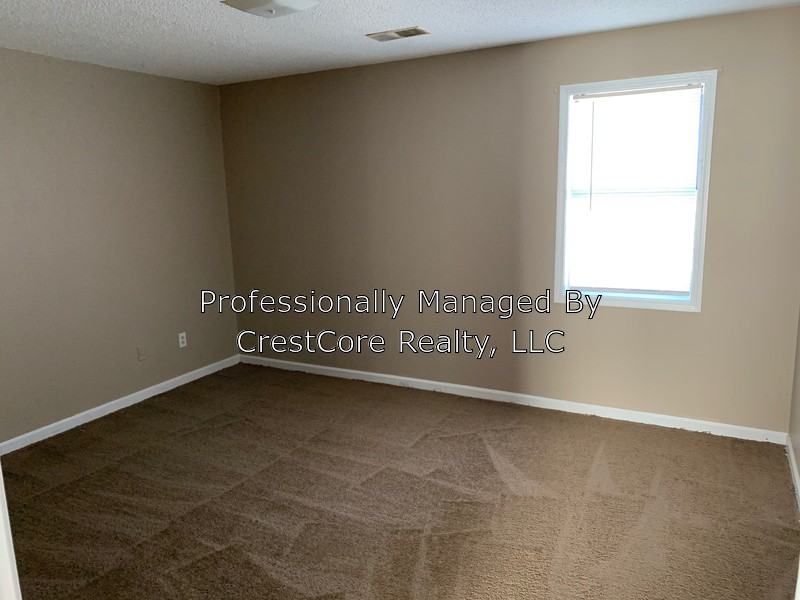 632 Lee St - Photo 2 of 5