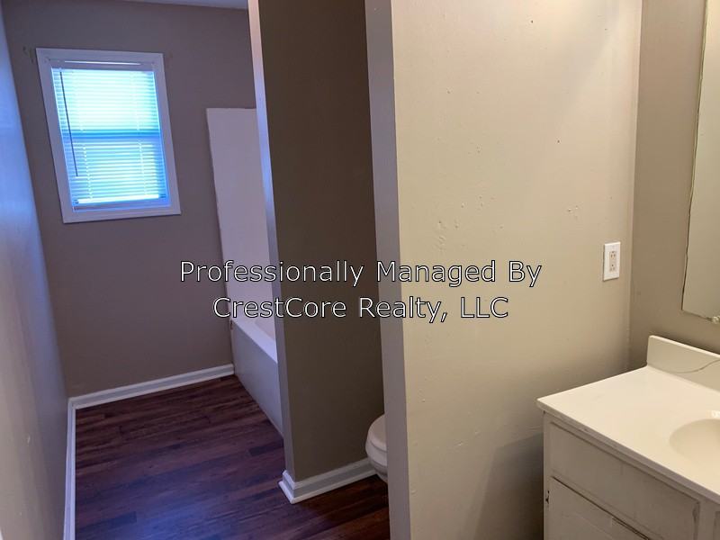 632 Lee St - Photo 3 of 5