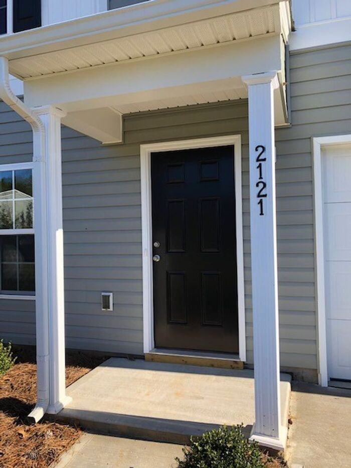 2121 Pinnacle View Drive - Photo 3 of 20