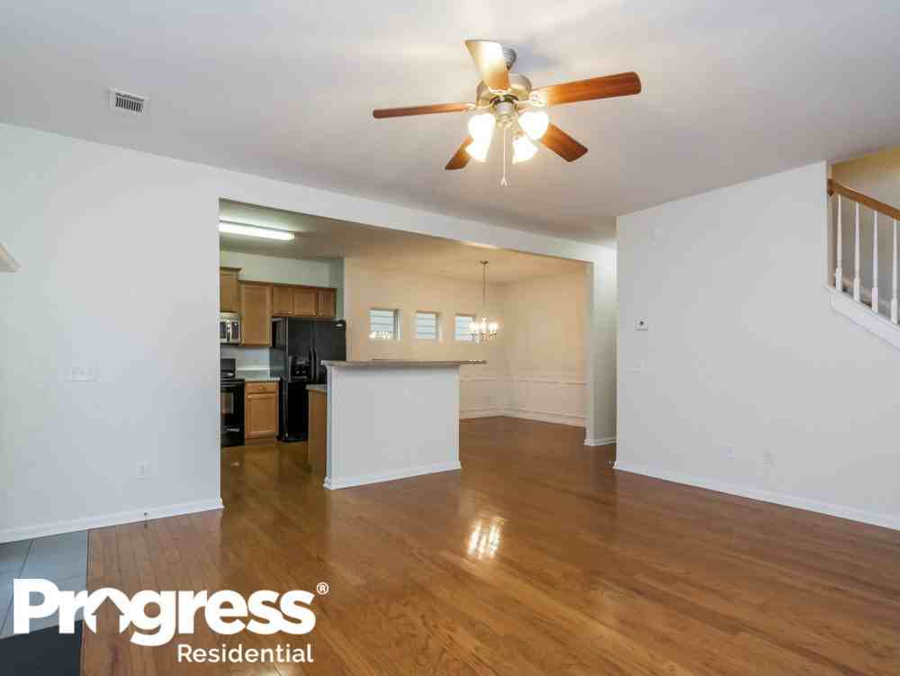 322 Pin Oak Ave - Photo 2 of 14