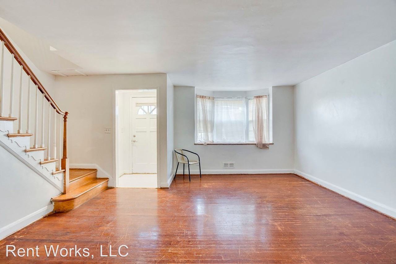 1649 Northbourne Rd - Photo 3 of 33