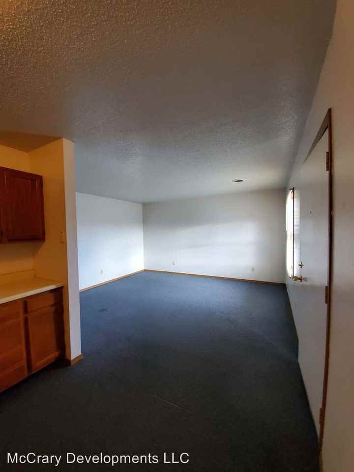 2110 Melanie Ln - Photo 2 of 7