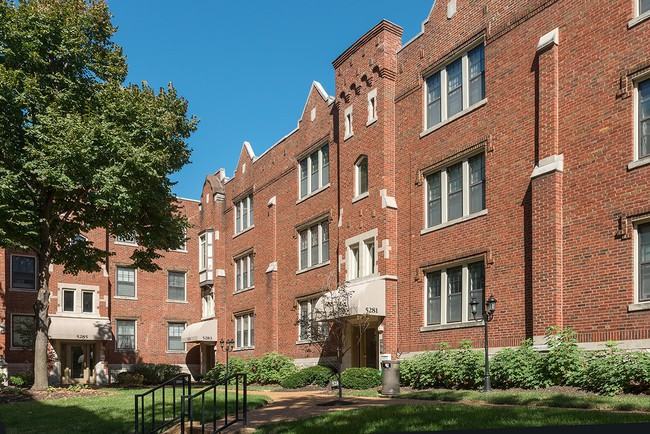 5295 Waterman Blvd - Photo 2 of 3