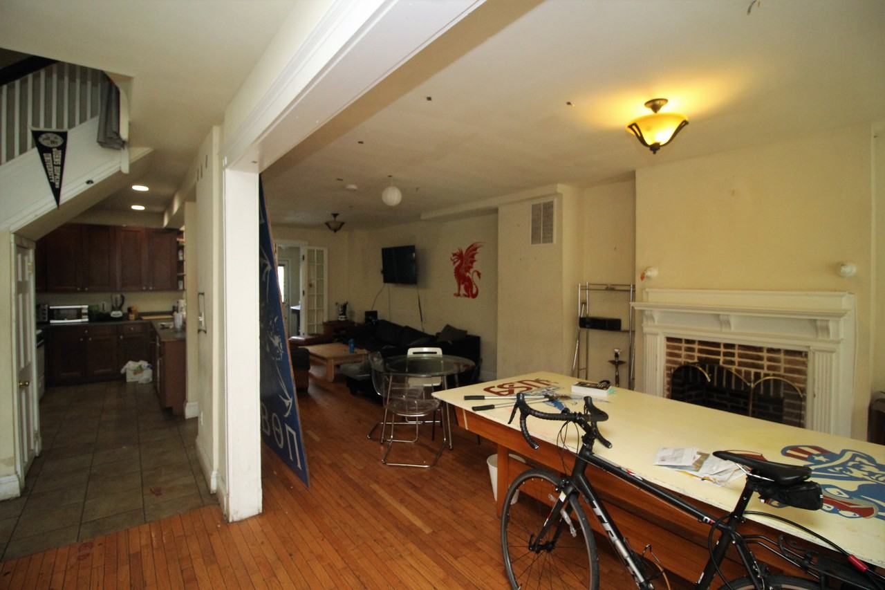 334 East University Parkway - Photo 2 of 20