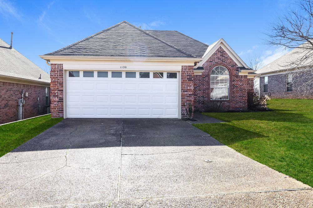 1136 Breezy Valley Dr - Photo 3 of 14
