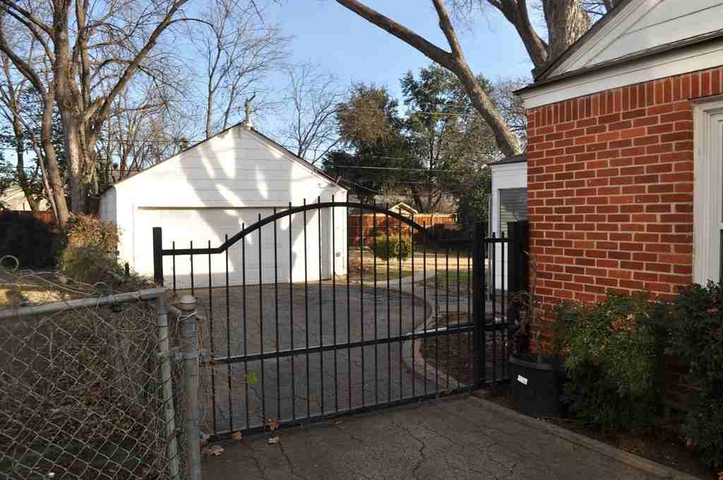 3706 W Biddison St - Photo 3 of 18