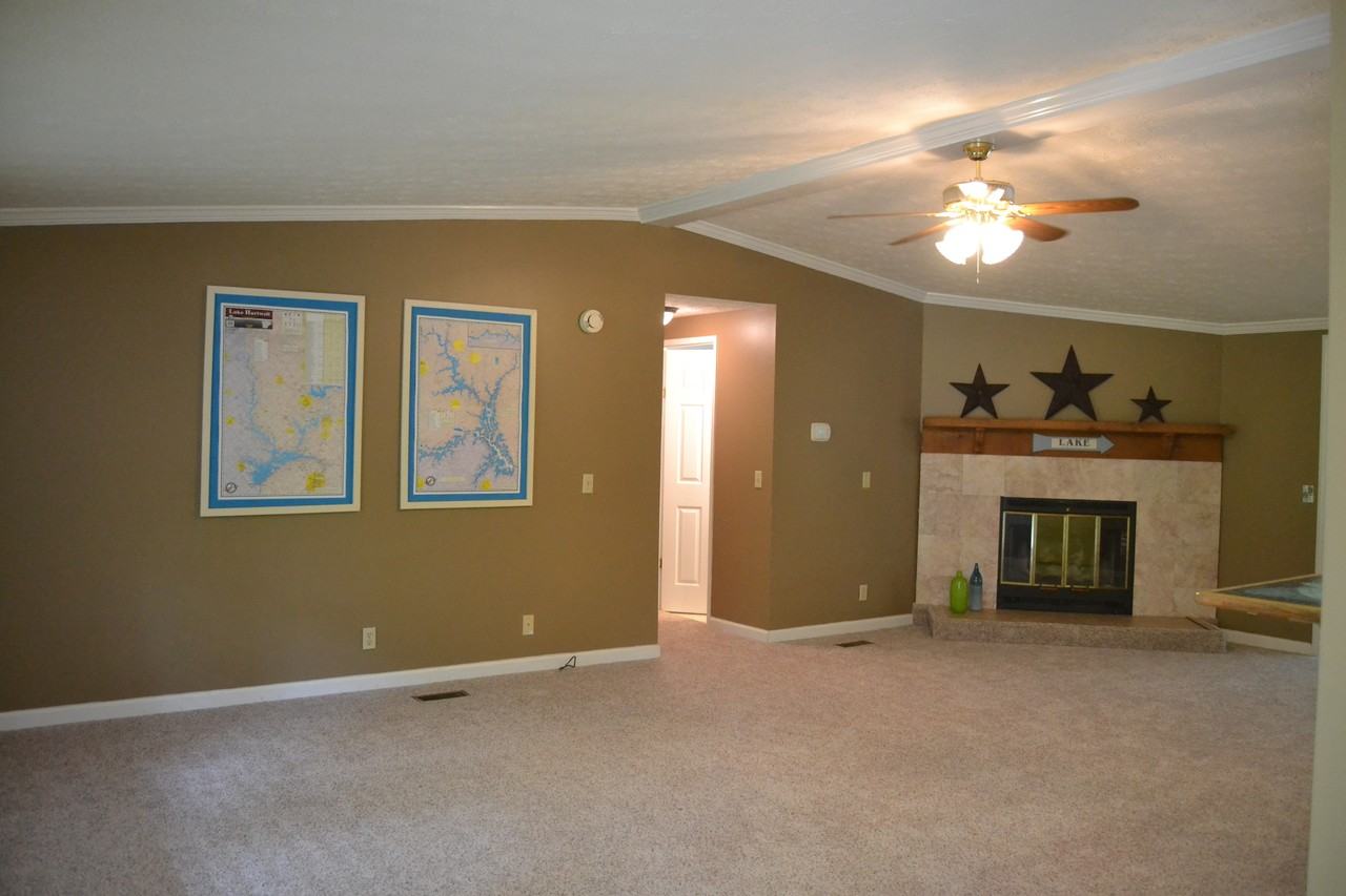 110 Thomas Ln - Photo 2 of 10