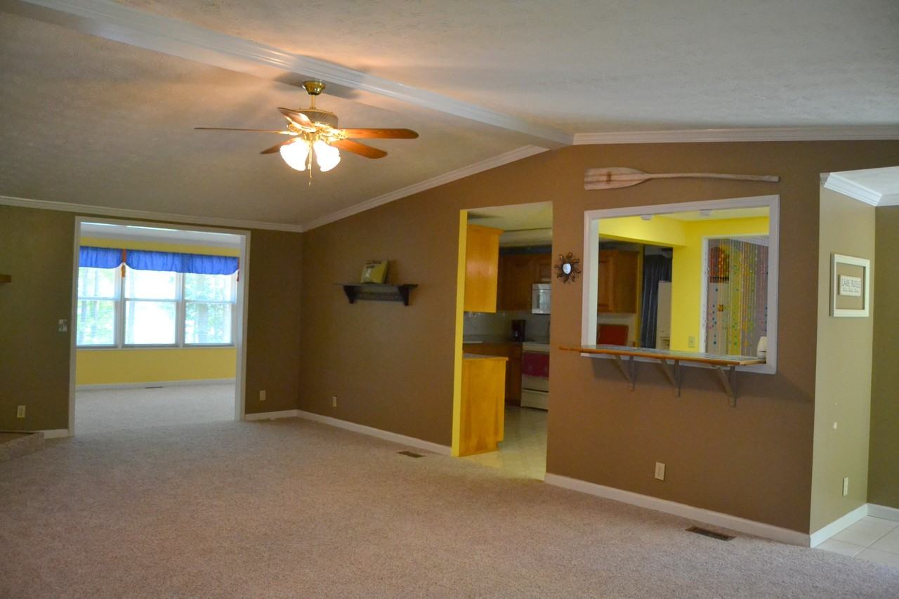 110 Thomas Ln - Photo 3 of 10