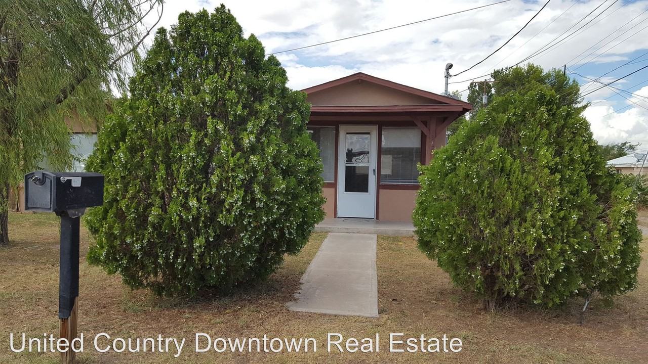 917 W. Ash St. - Photo 2 of 7