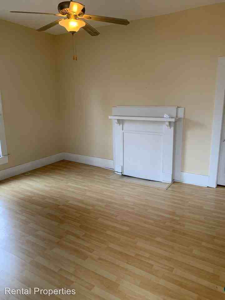 641 W 7th St - Photo 2 of 7