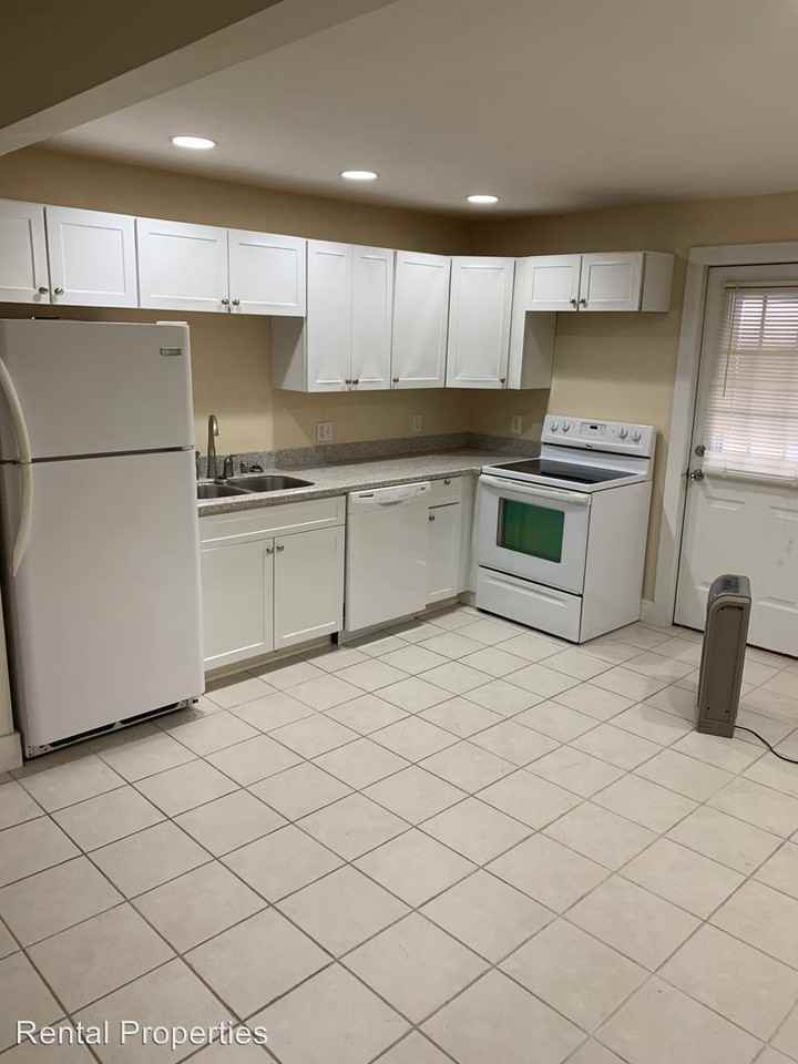 641 W 7th St - Photo 3 of 7