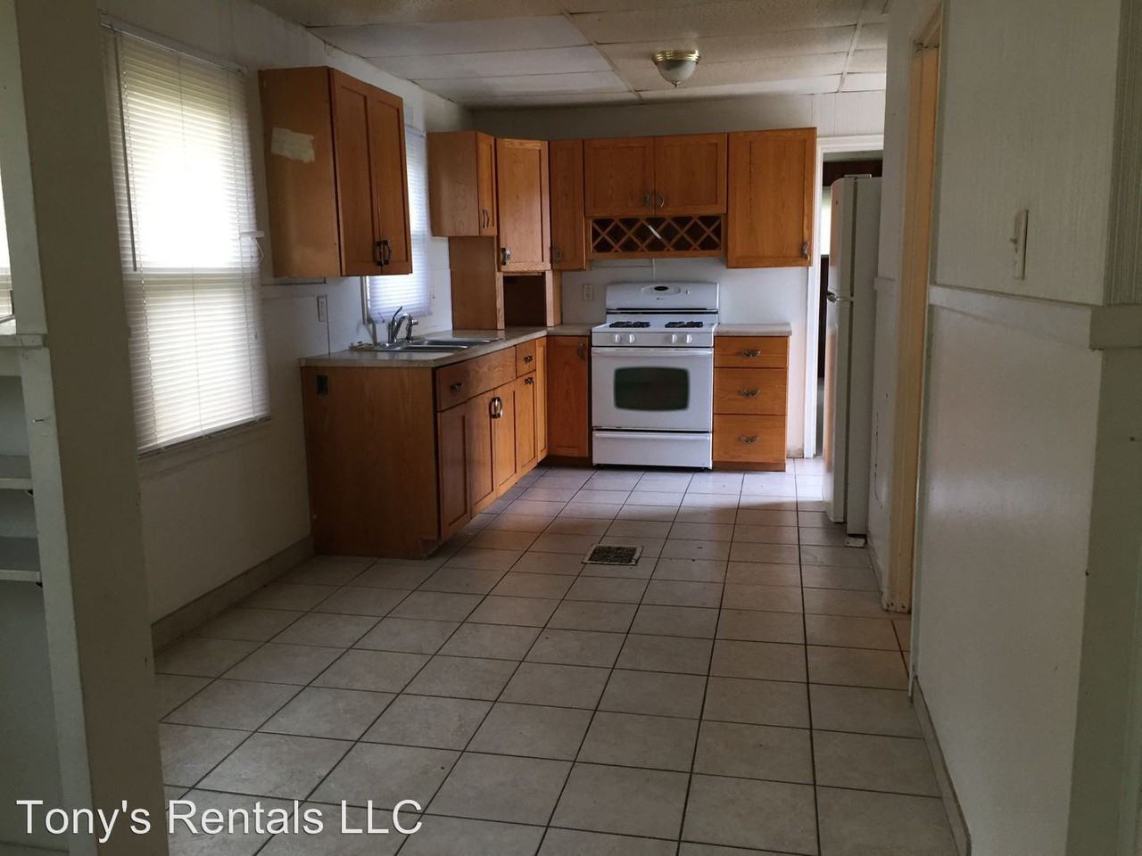 605 Anthony Street - Photo 3 of 10