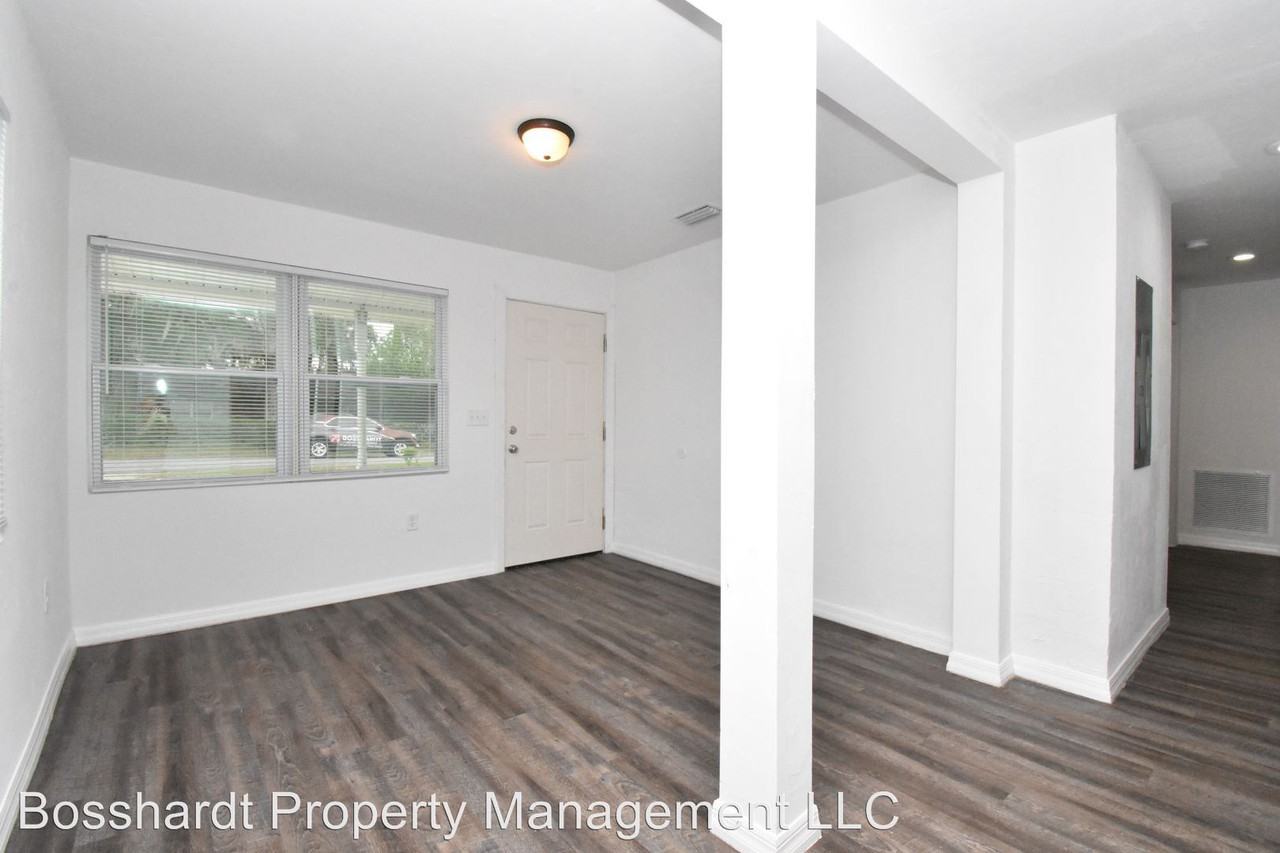 1222 Se 10th Street - Photo 3 of 25