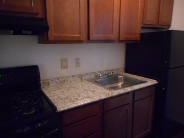 Glenn East Apartments - Photo 2 of 5