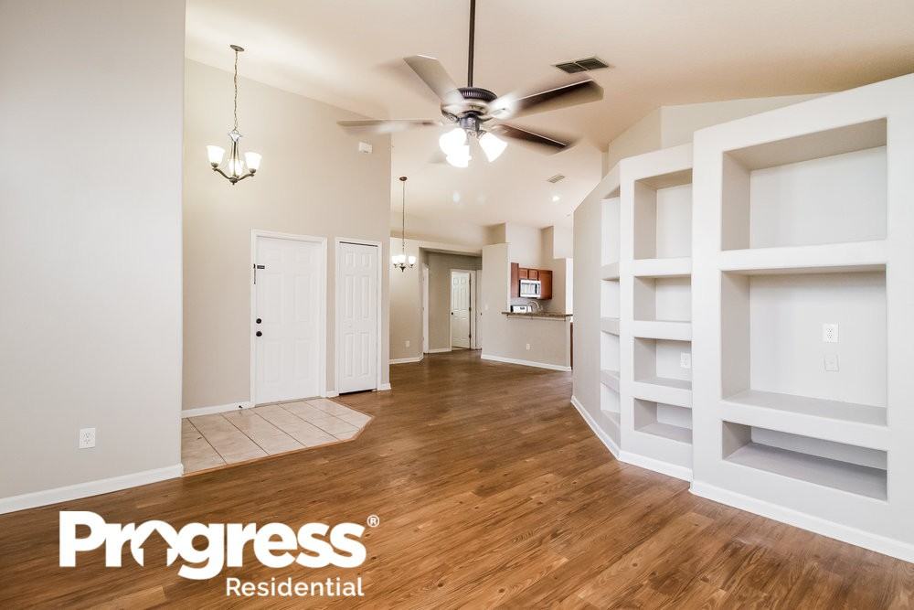 15923 Autumn Glen Ave - Photo 3 of 16