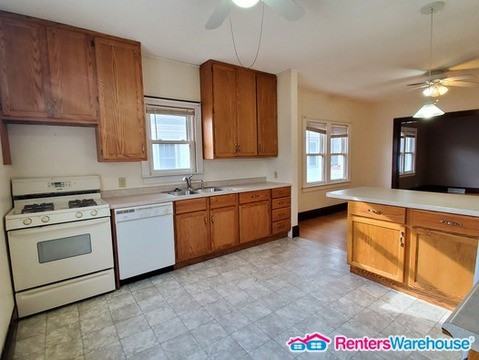 818 Mckinley Pl S - Photo 3 of 20