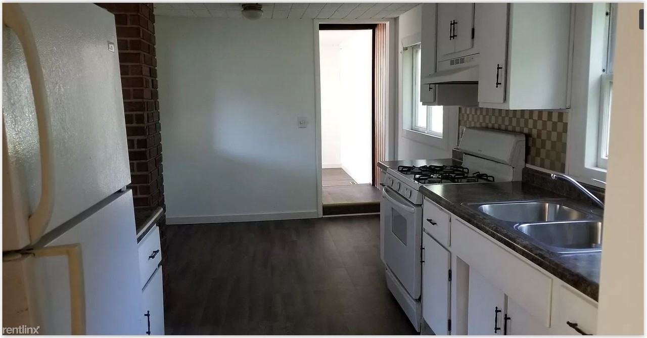 2310 Jerome St - Photo 2 of 7