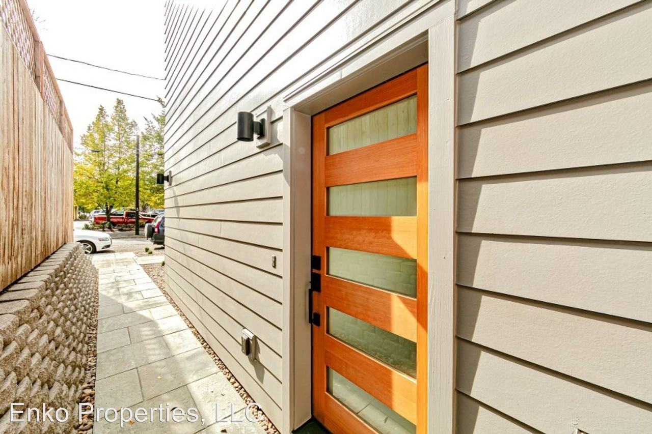 2885 NE Couch St. - Photo 2 of 10