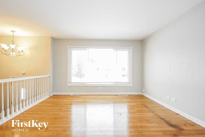 5820 Essex Road - Photo 3 of 15