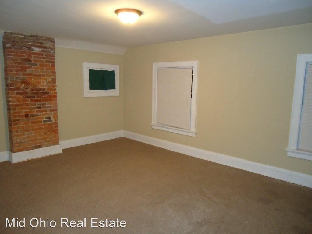 673 Bedford Ave - Photo 3 of 7