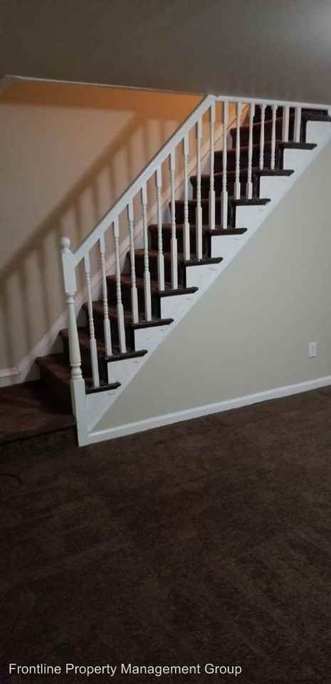 315 W 21st Street - Photo 3 of 8