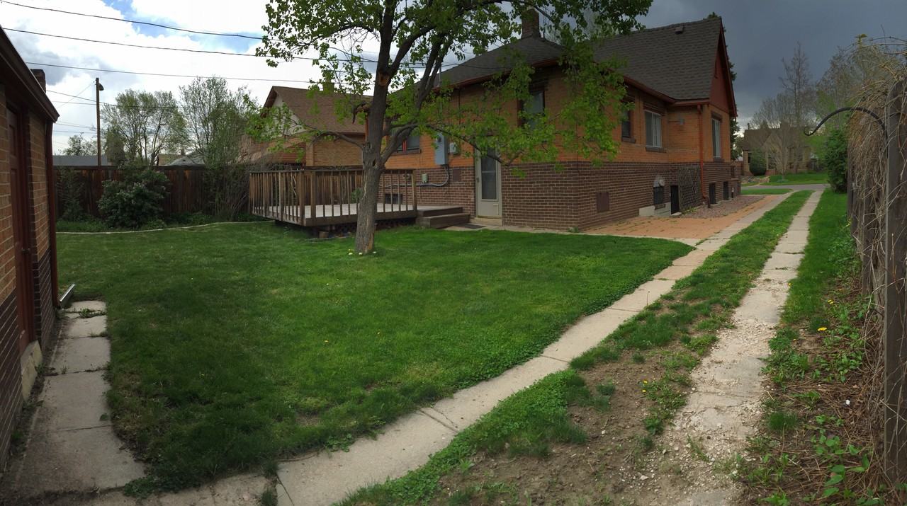 1387 Hudson St - Photo 3 of 24
