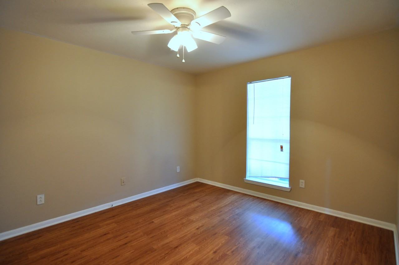 1511 Hollowhill Dr - Photo 3 of 9