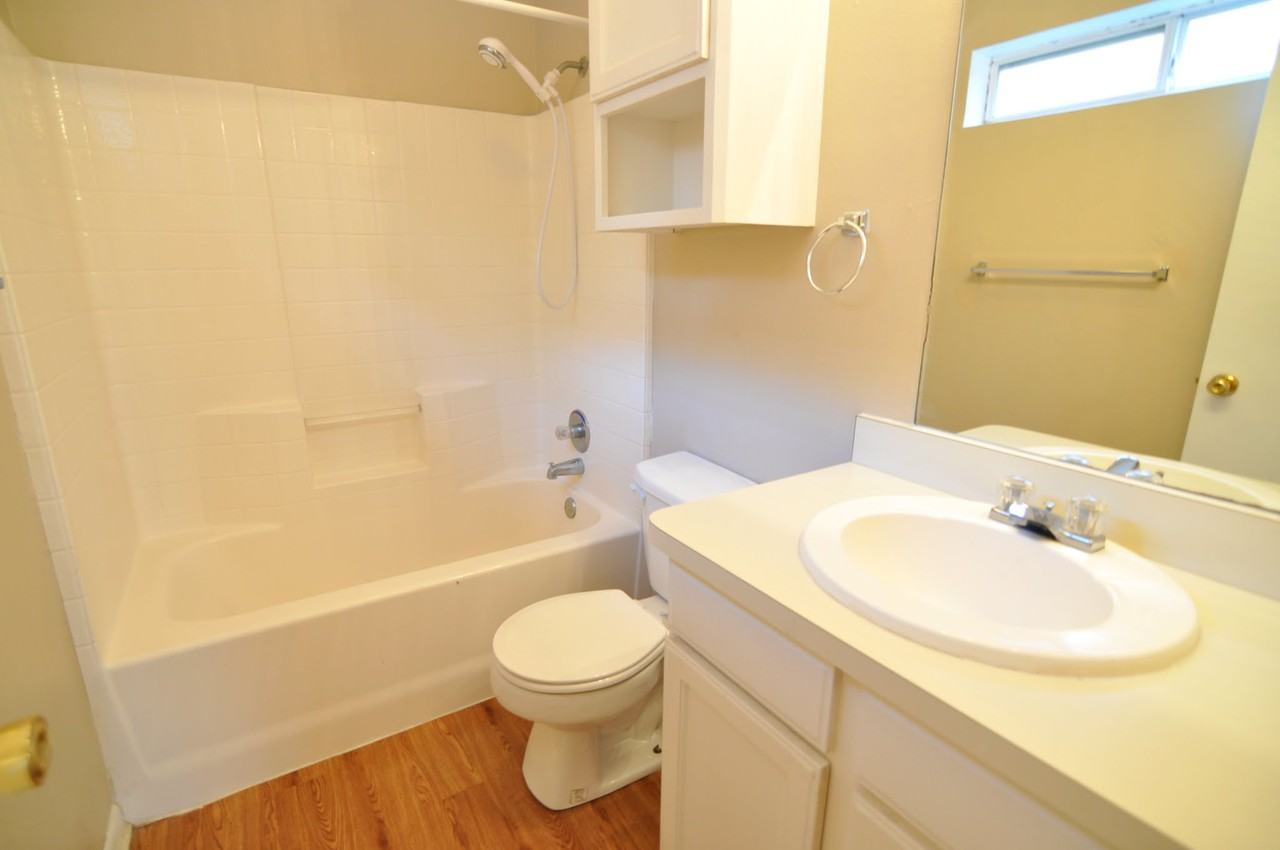 1511 Hollowhill Dr - Photo 6 of 9