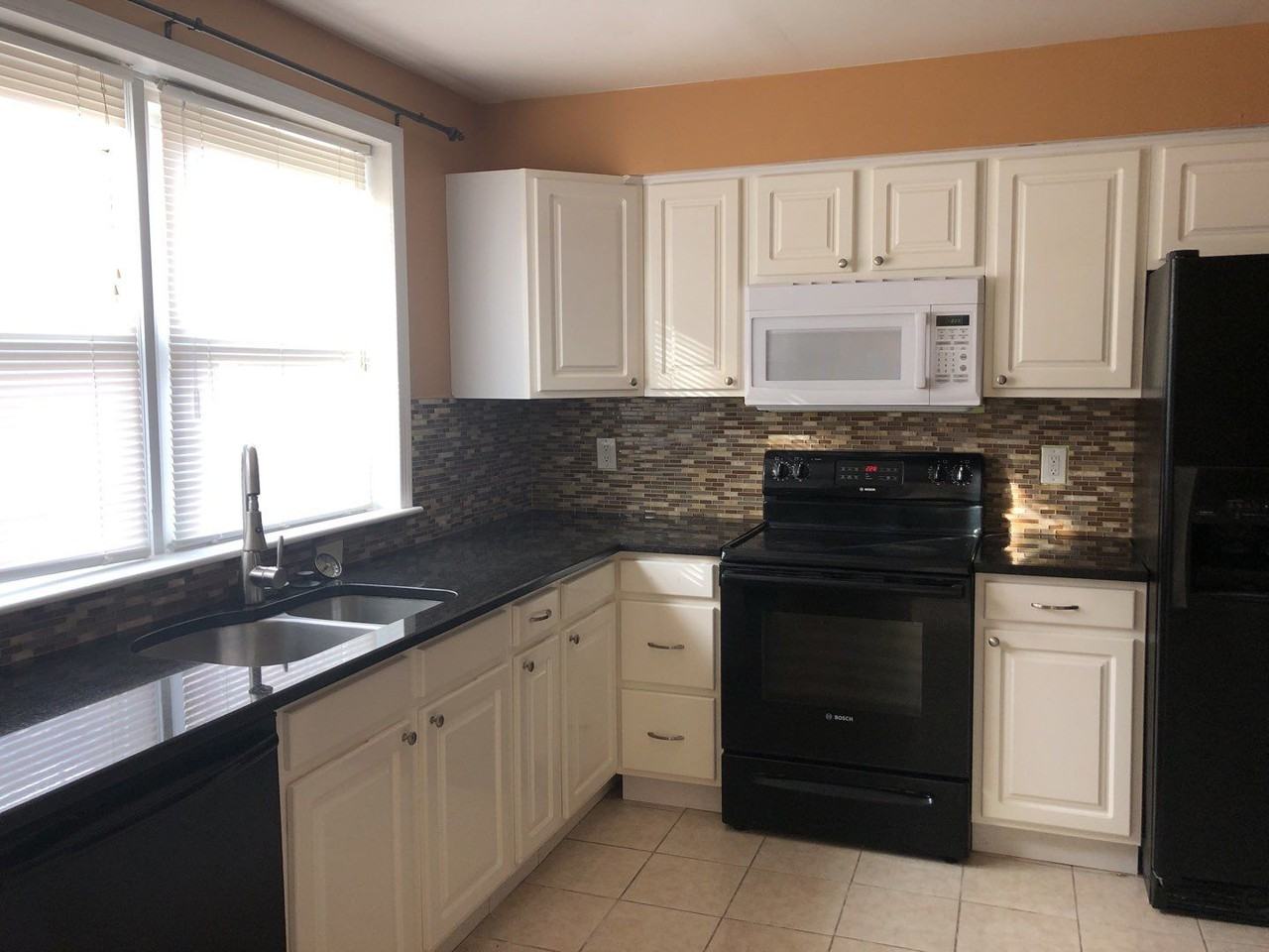 138 Kettle Ct - Photo 2 of 18