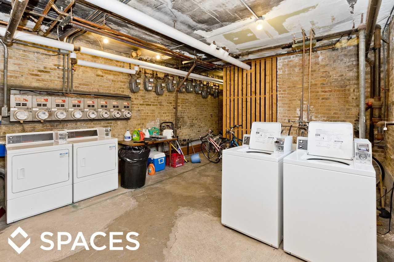 1909-13 W Larchmont - Photo 2 of 10