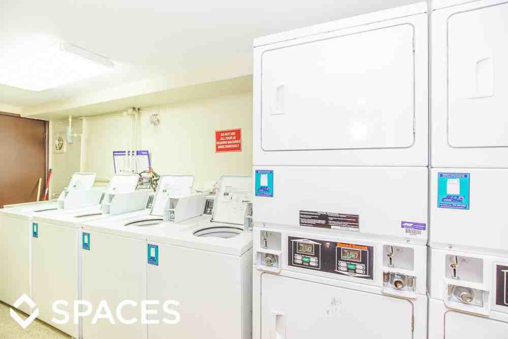 530 W Aldine Ave - Photo 2 of 10