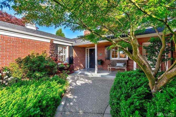 1638 Nw Greenbrier Way - Photo 2 of 31