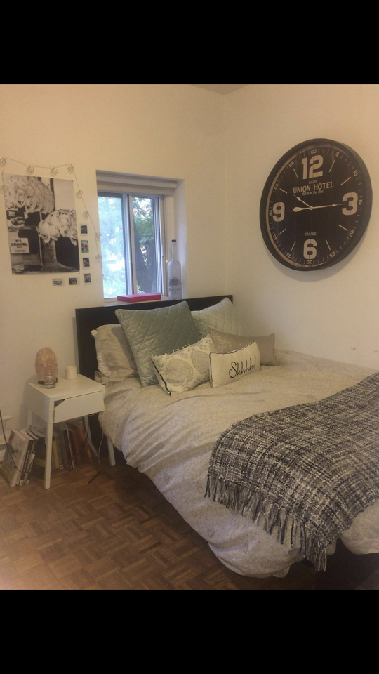 3670 Rue Lorne Crescent - Photo 2 of 8