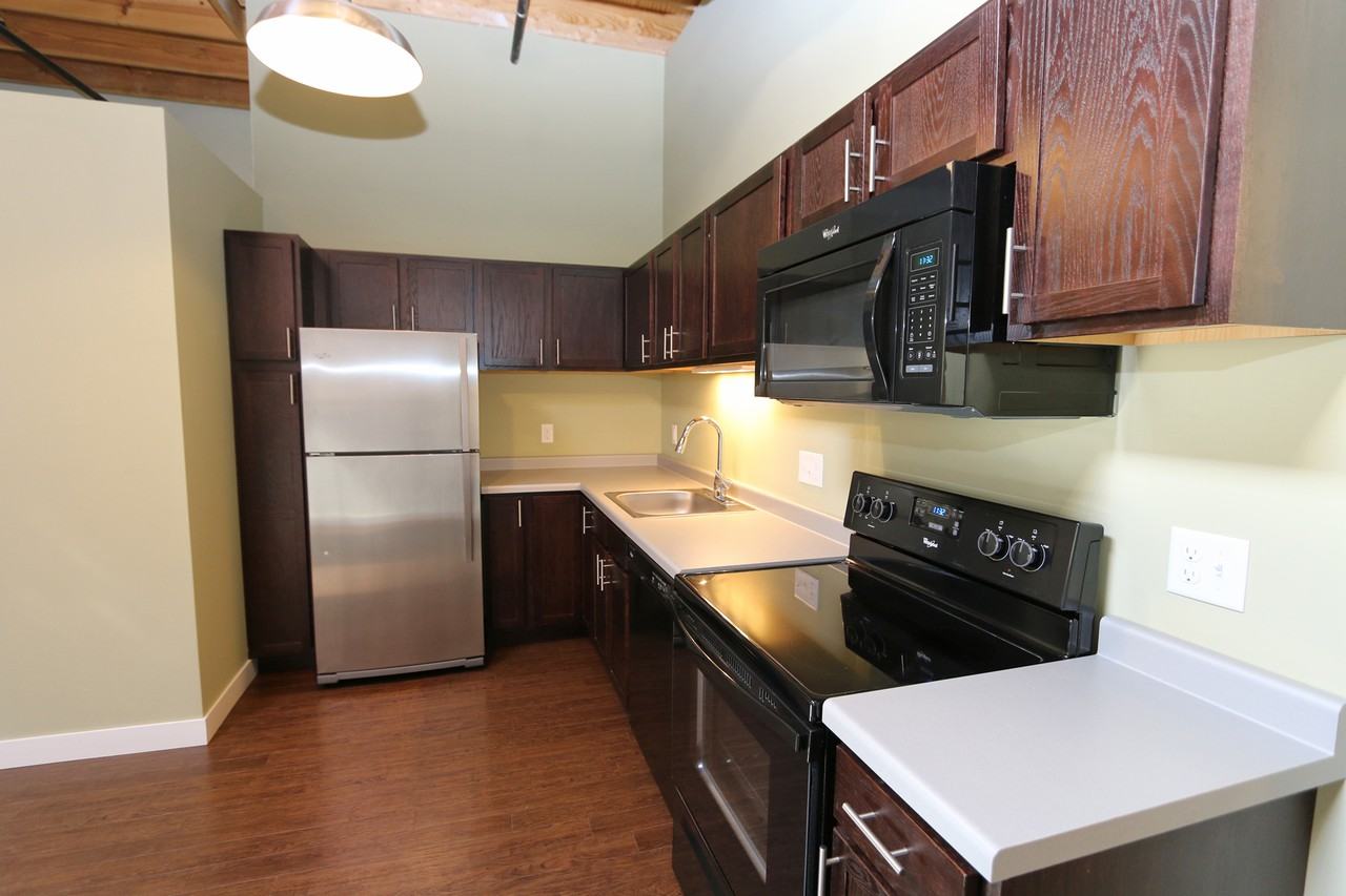 La Pompadour Apartments - Photo 3 of 44