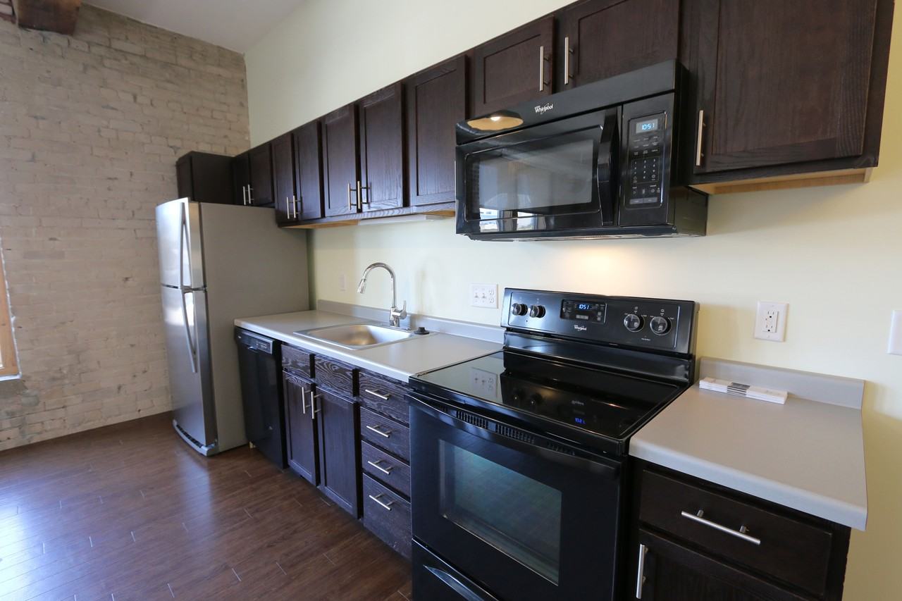 La Pompadour Apartments - Photo 7 of 44